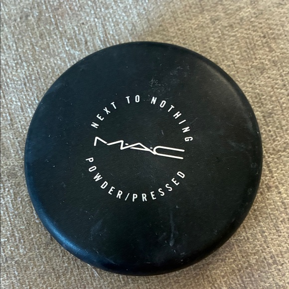 Compact Powder with Applicator - Picture 2 of 3